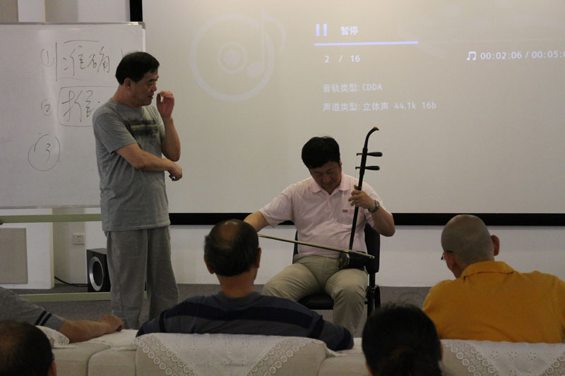 專(zhuān)業(yè)老師為大家現(xiàn)場(chǎng)演奏33.jpg